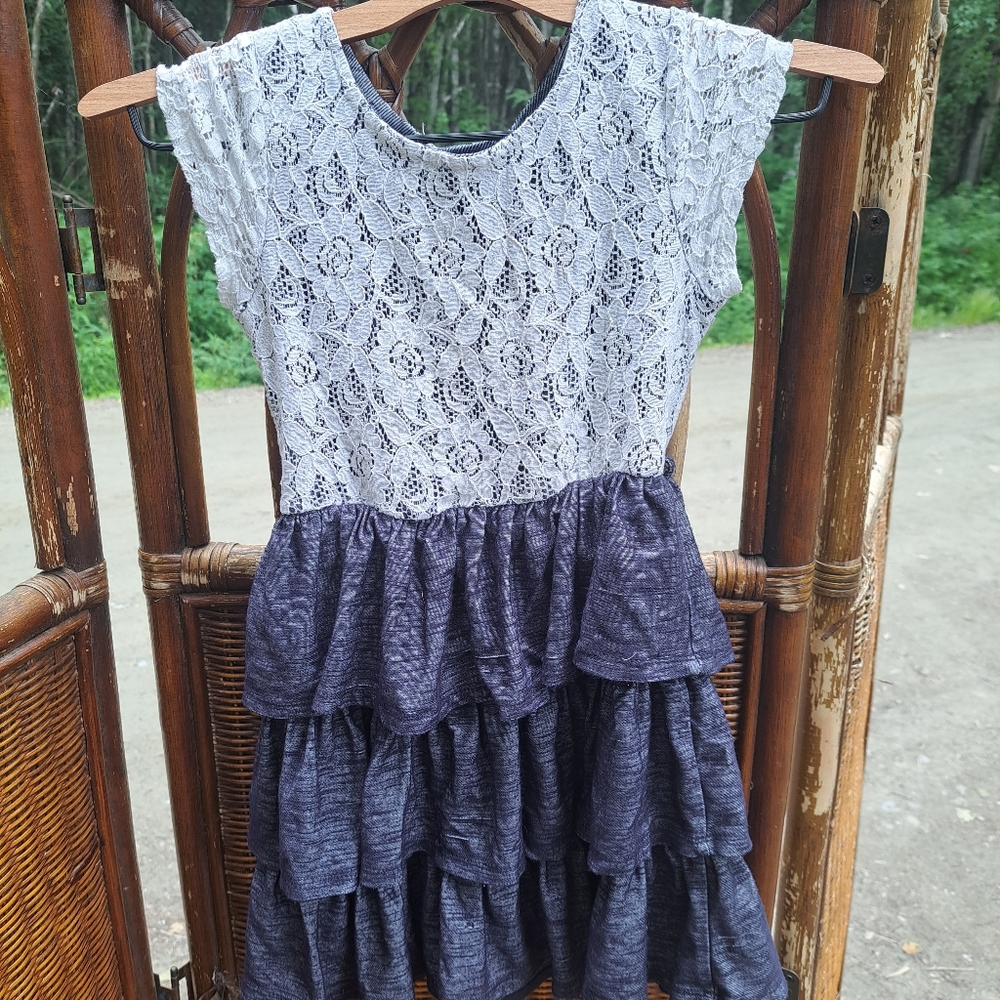 🙂 3/15 Girls Rule dress size 7/8🦓🐩